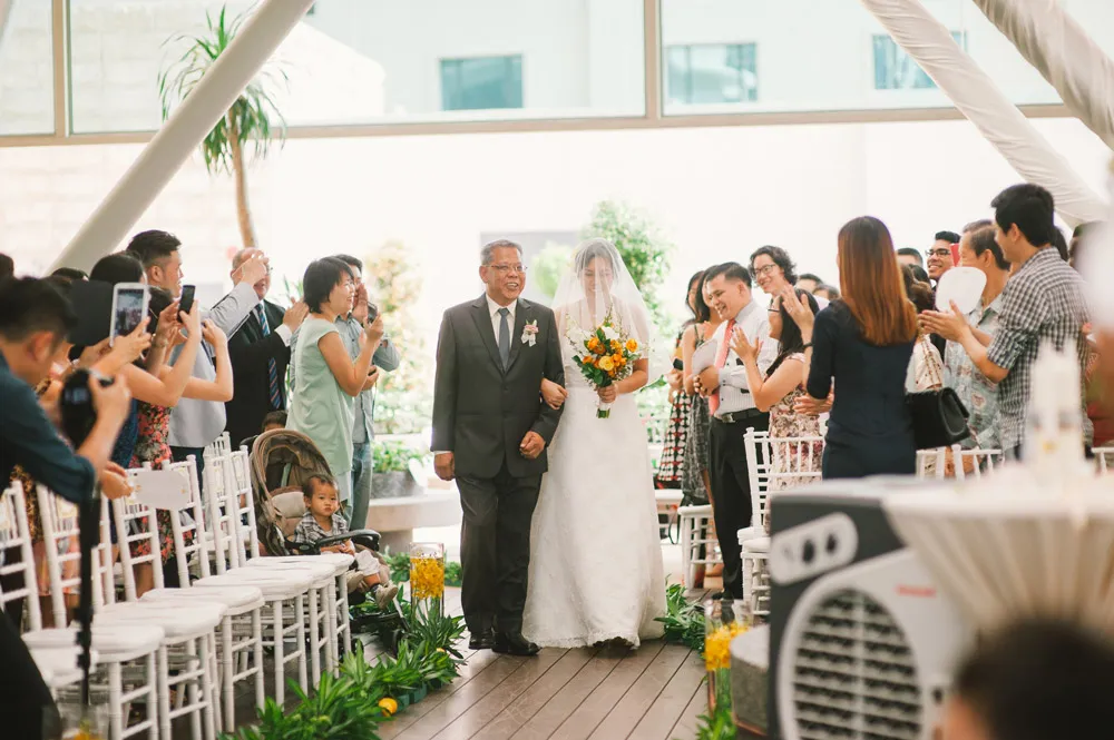 Photo by Munkeat Photography. theweddingnotebook.com