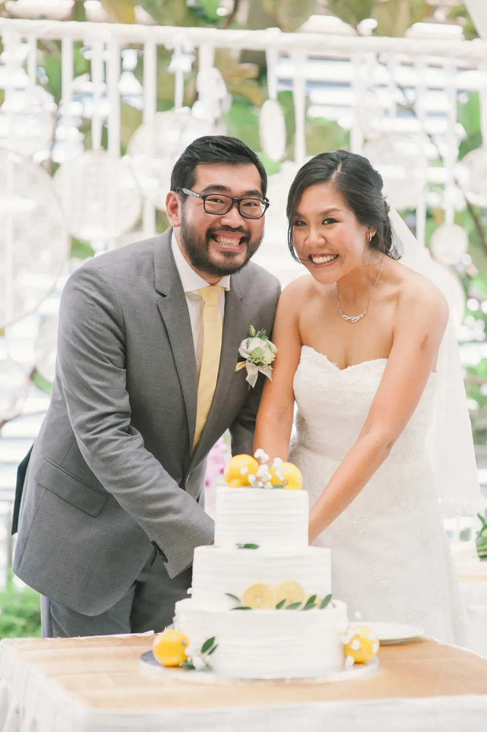 Photo by Munkeat Photography. theweddingnotebook.com