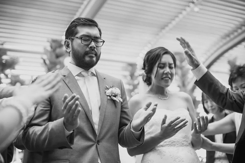 Photo by Munkeat Photography. theweddingnotebook.com