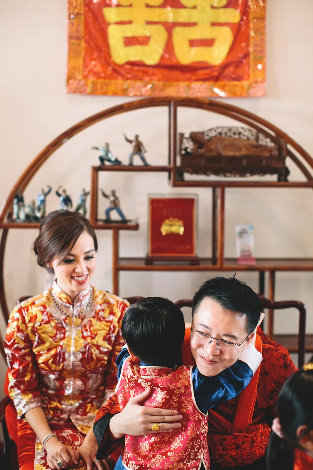 Chinese wedding tea ceremony. Photo by Adam Ong Photography. theweddingnotebook.com