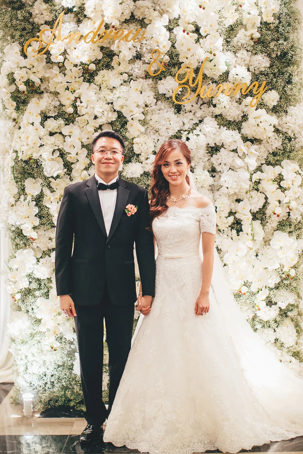 Glamorous white wedding photobooth. Photo by Adam Ong Photography. theweddingnotebook.com