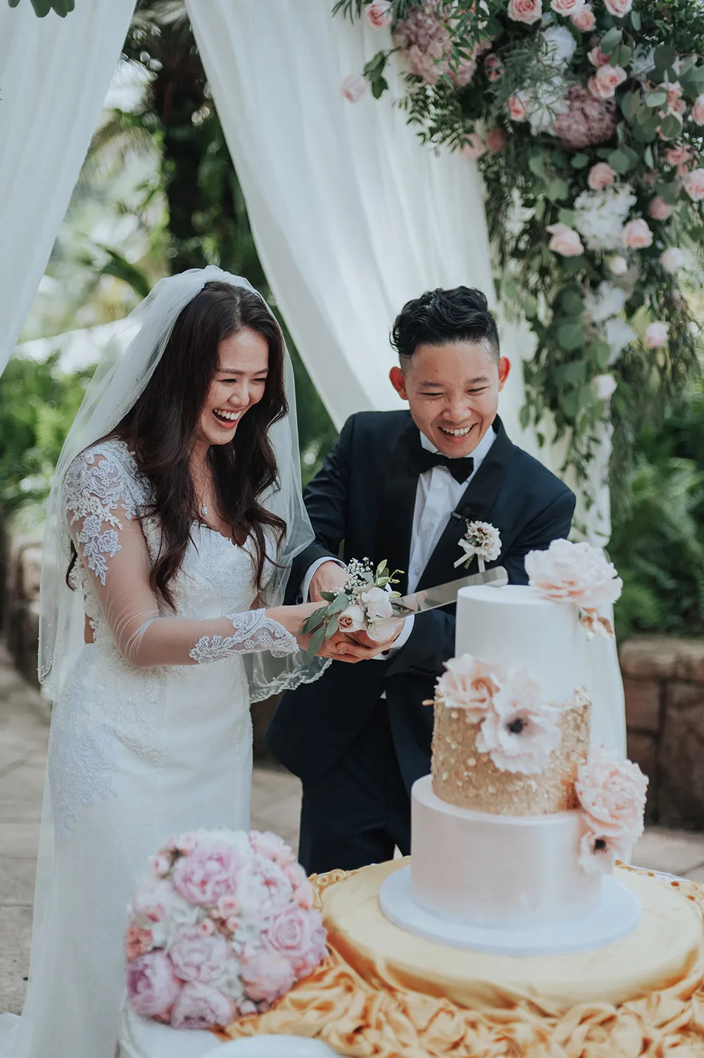 Photo by Munkeat Photography. theweddingnotebook.com