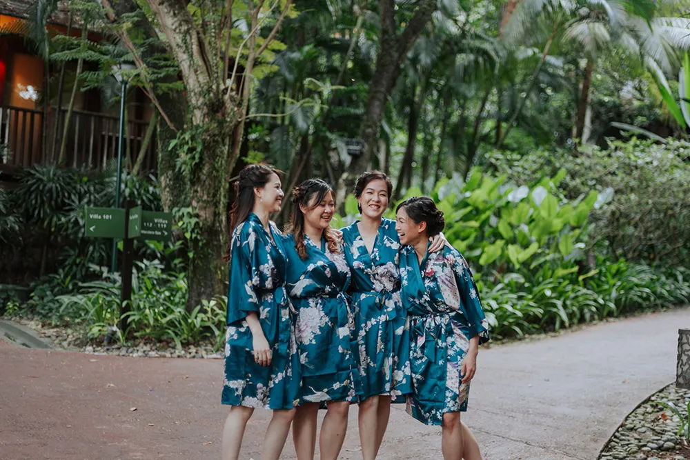 Photo by Munkeat Photography. theweddingnotebook.com