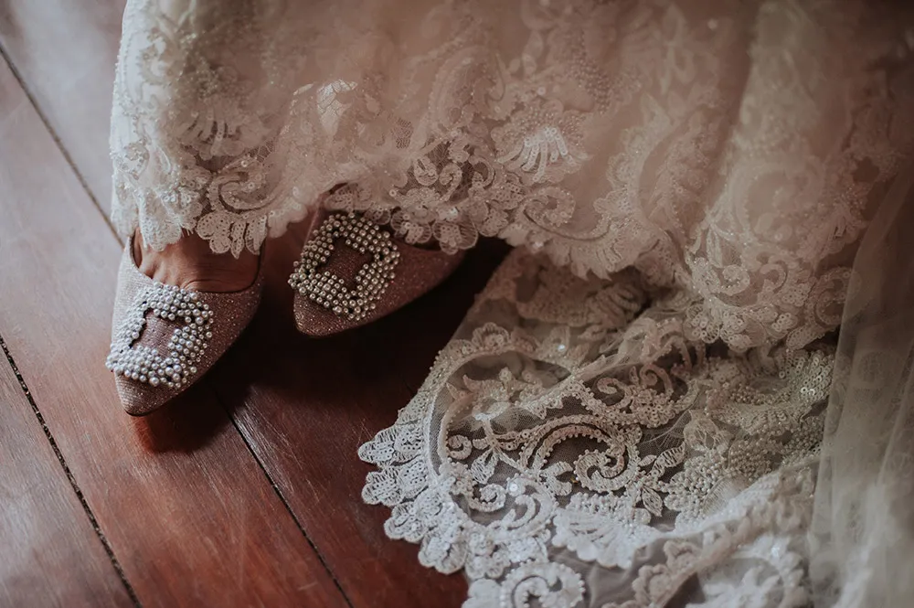 Photo by Munkeat Photography. theweddingnotebook.com