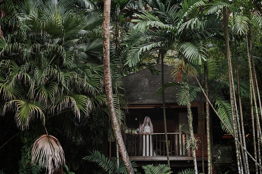 Photo by Munkeat Photography. theweddingnotebook.com