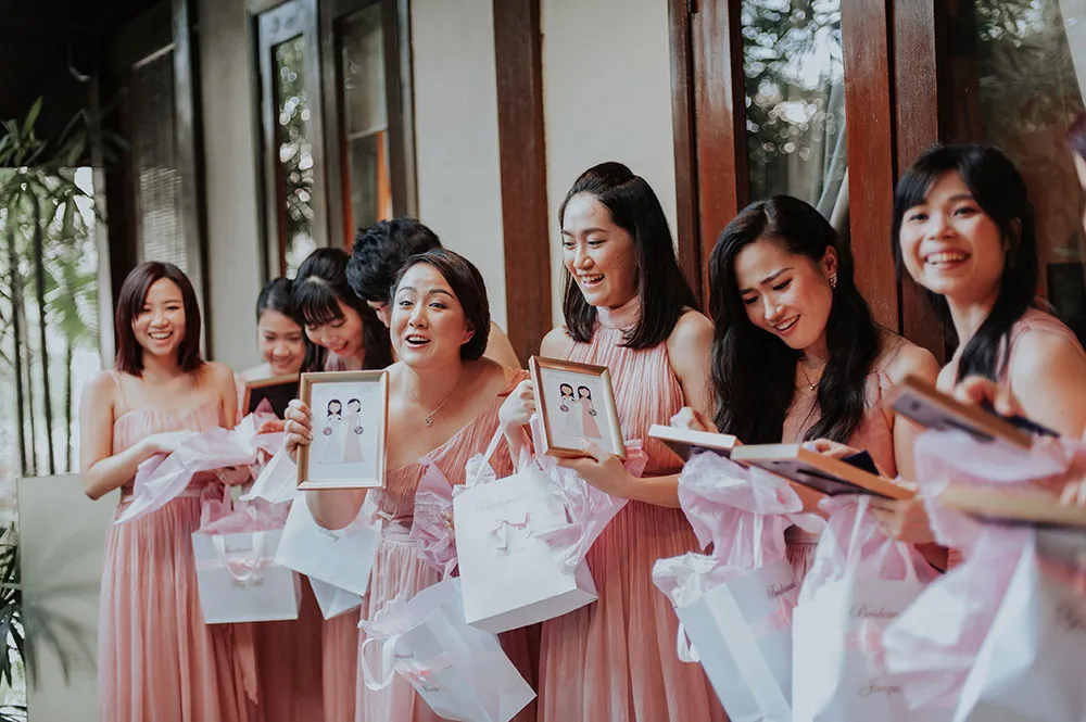 Photo by Munkeat Photography. theweddingnotebook.com