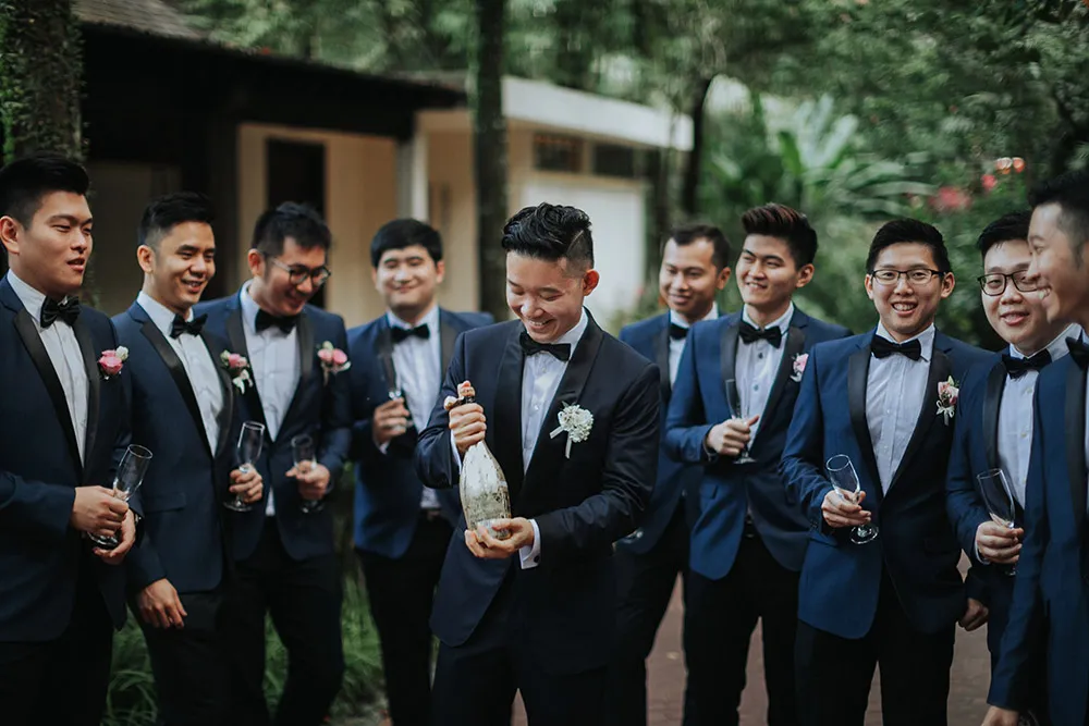 Photo by Munkeat Photography. theweddingnotebook.com