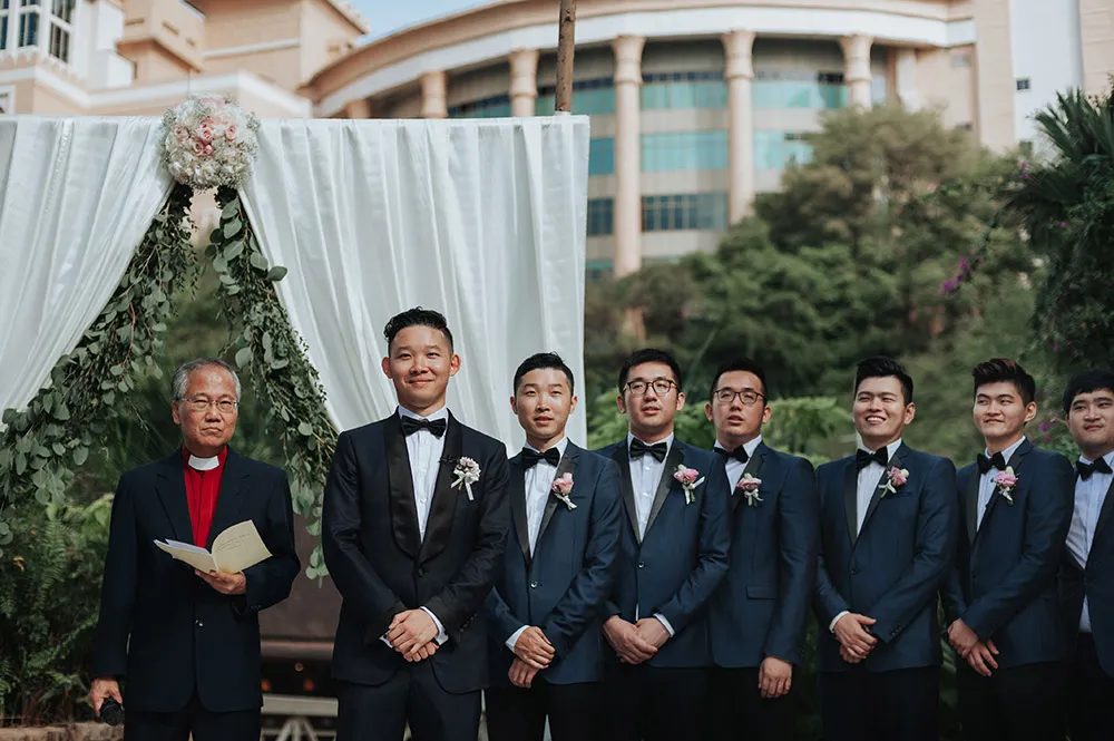 Photo by Munkeat Photography. theweddingnotebook.com