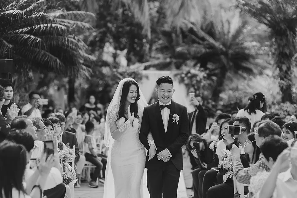 Photo by Munkeat Photography. theweddingnotebook.com