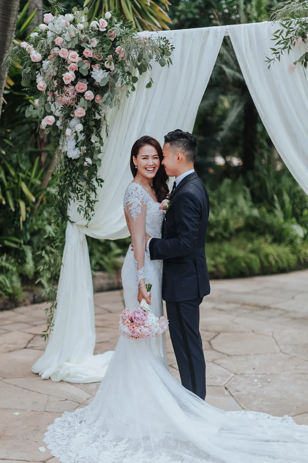 Photo by Munkeat Photography. theweddingnotebook.com