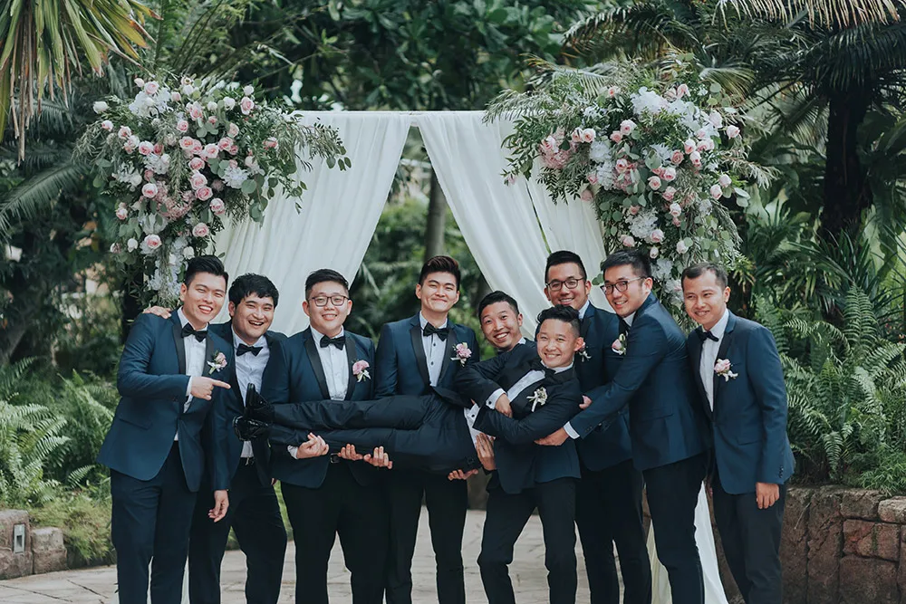 Photo by Munkeat Photography. theweddingnotebook.com