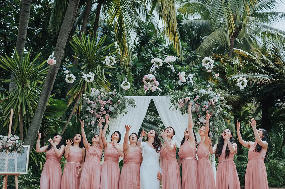 Photo by Munkeat Photography. theweddingnotebook.com