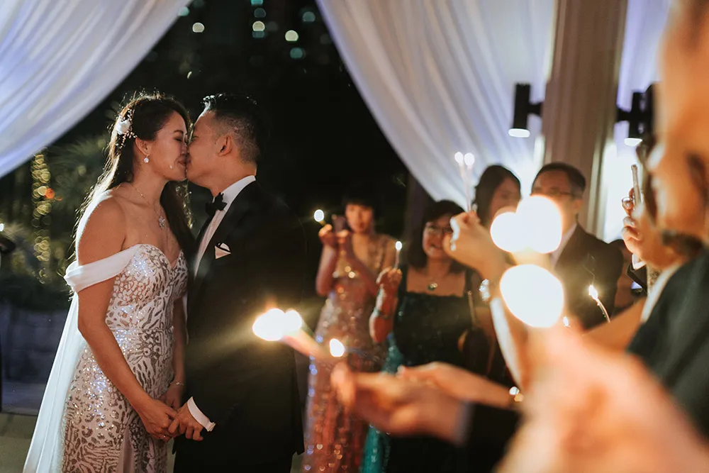 Photo by Munkeat Photography. theweddingnotebook.com