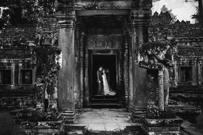 Destination bridal portraits at Siem Reap, Cambodia. Photography by Wainwright Weddings. theweddingnotebook.com