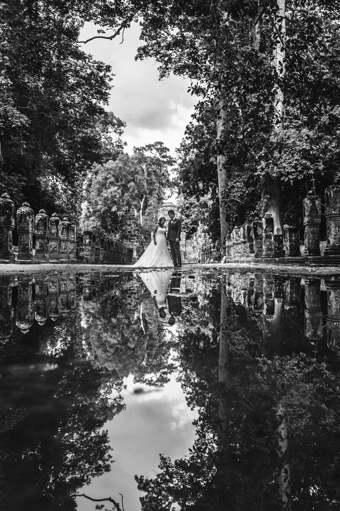 Destination bridal portraits at Siem Reap, Cambodia. Photography by Wainwright Weddings. theweddingnotebook.com