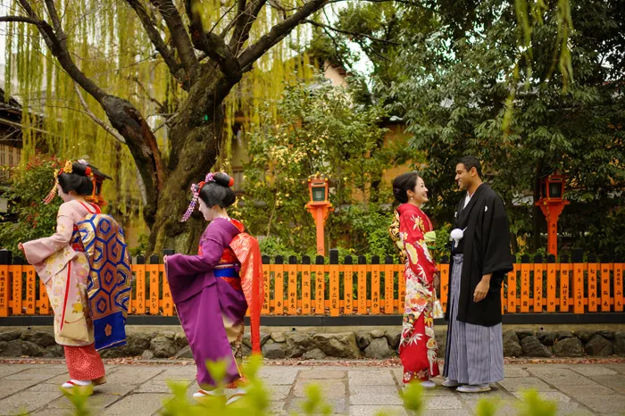 37 Frame Photography – Kyoto bridal portraits. theweddingnotebook.com