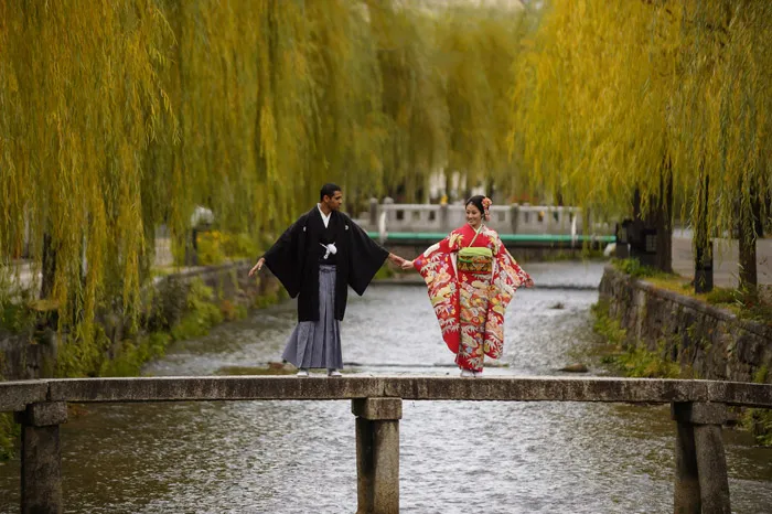 37 Frame Photography – Kyoto bridal portraits. theweddingnotebook.com
