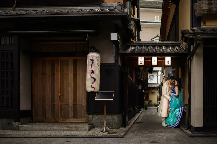 37 Frame Photography – Kyoto bridal portraits. theweddingnotebook.com