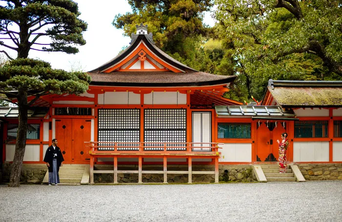 37 Frame Photography – Kyoto bridal portraits. theweddingnotebook.com