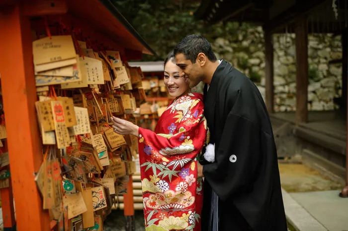 37 Frame Photography – Kyoto bridal portraits. theweddingnotebook.com