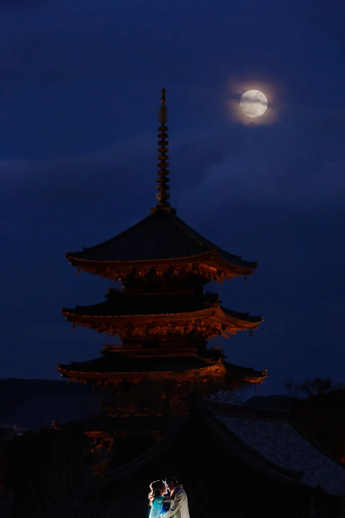 37 Frame Photography – Kyoto bridal portraits. theweddingnotebook.com