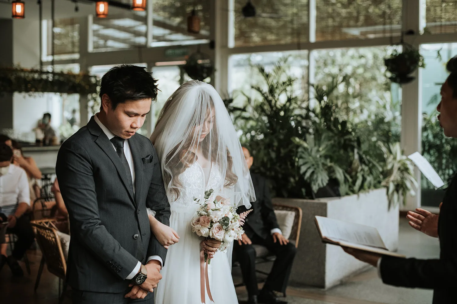 Munkeat Photography. theweddingnotebook.com