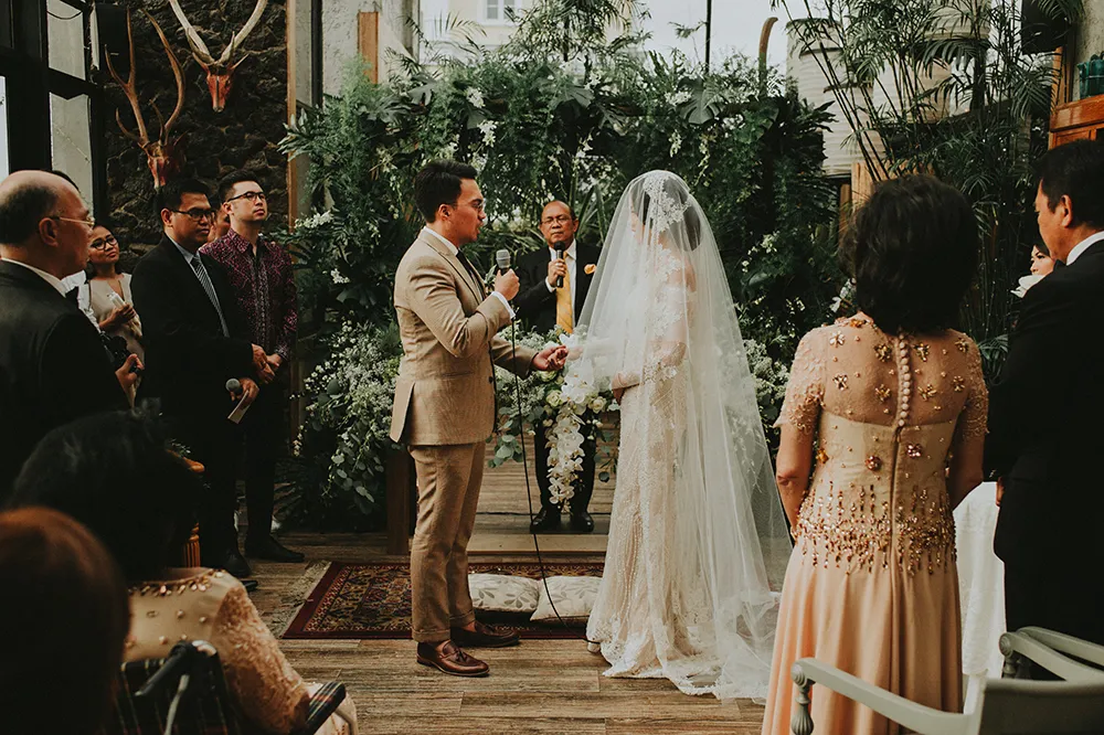 Photo by Diktat Photography. theweddingnotebook.com