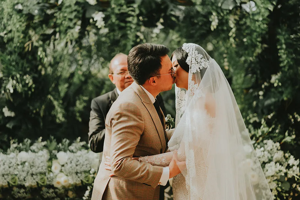 Photo by Diktat Photography. theweddingnotebook.com