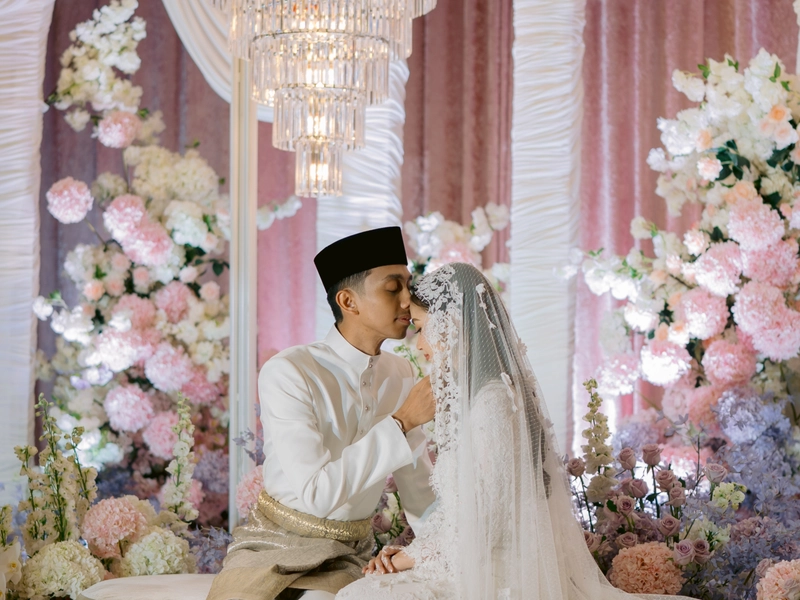 A Luxurious Soft-Hued Wedding at Sime Darby Convention Centre