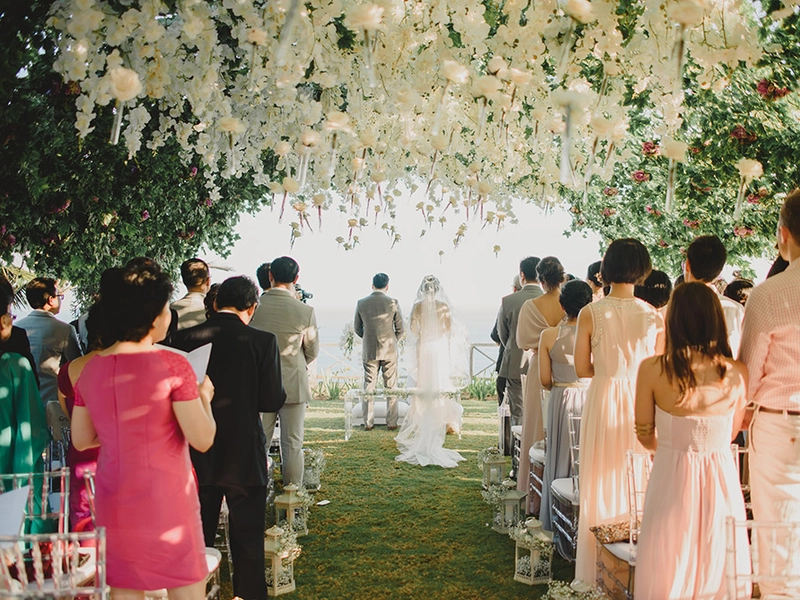 A Majestic Floral Cliff Top Wedding At Khayangan Estate, Uluwatu