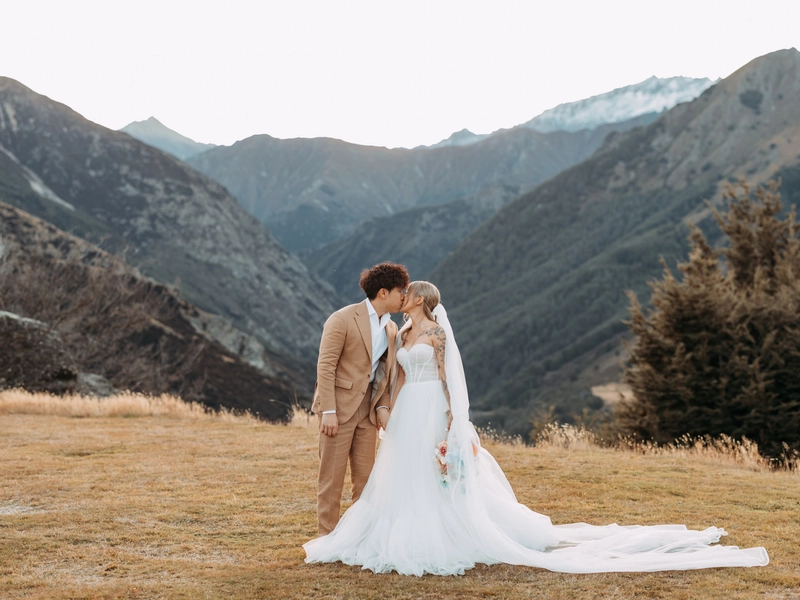 A Micro Wedding Amidst Rustic Wilderness in Queenstown
