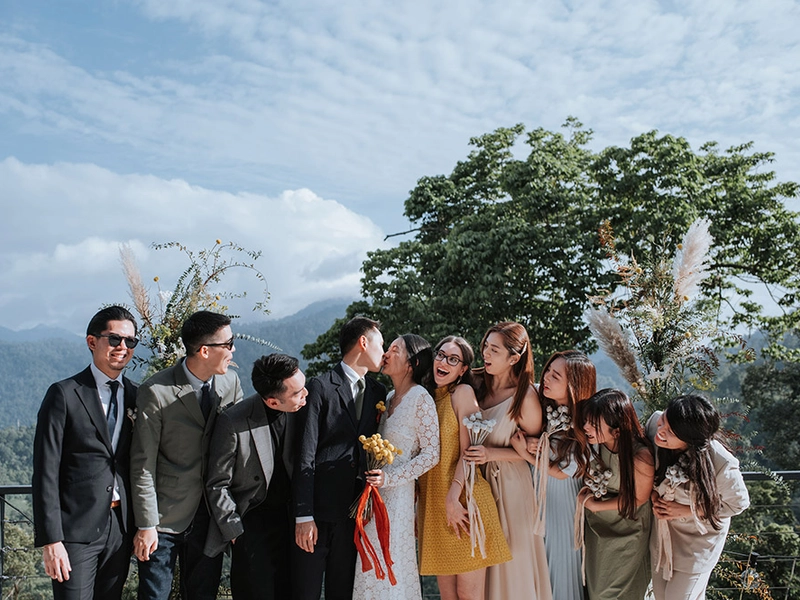 A Minimalist Chic Wedding With Pops Of Yellow At Eighty Seven Tanarimba