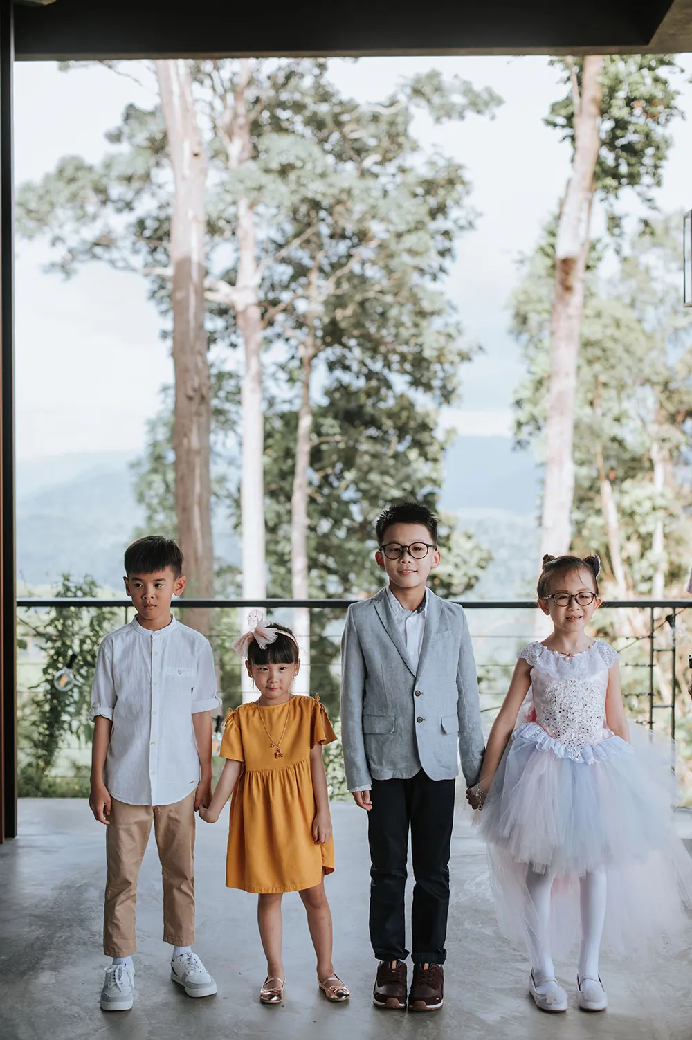 Photo by Zach Chin of Munkeat Studio. Flowers and Wedding Decor by ZáHuoHang. theweddingnotebook.com