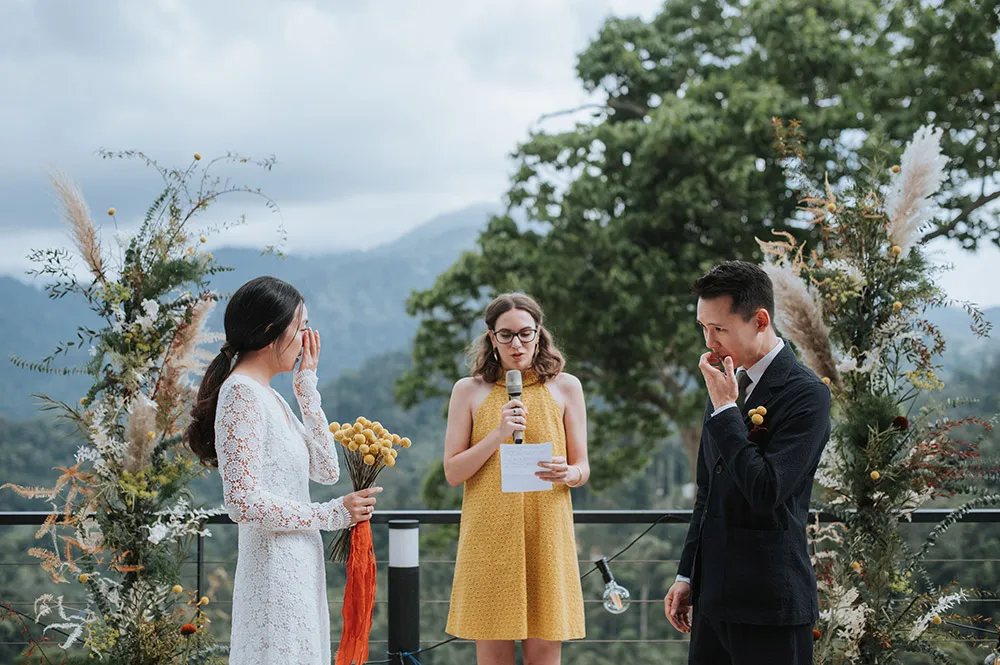 Photo by Zach Chin of Munkeat Studio. theweddingnotebook.com