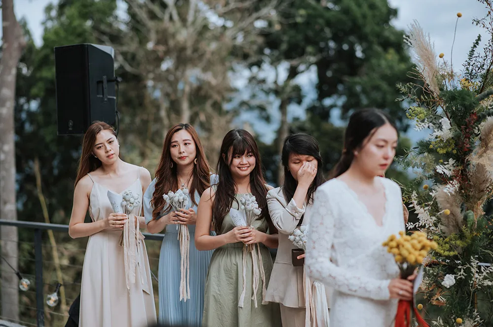 Photo by Zach Chin of Munkeat Studio. theweddingnotebook.com