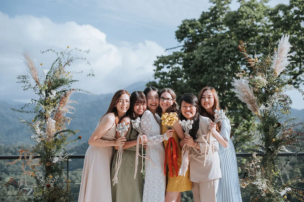 Photo by Zach Chin of Munkeat Studio. theweddingnotebook.com