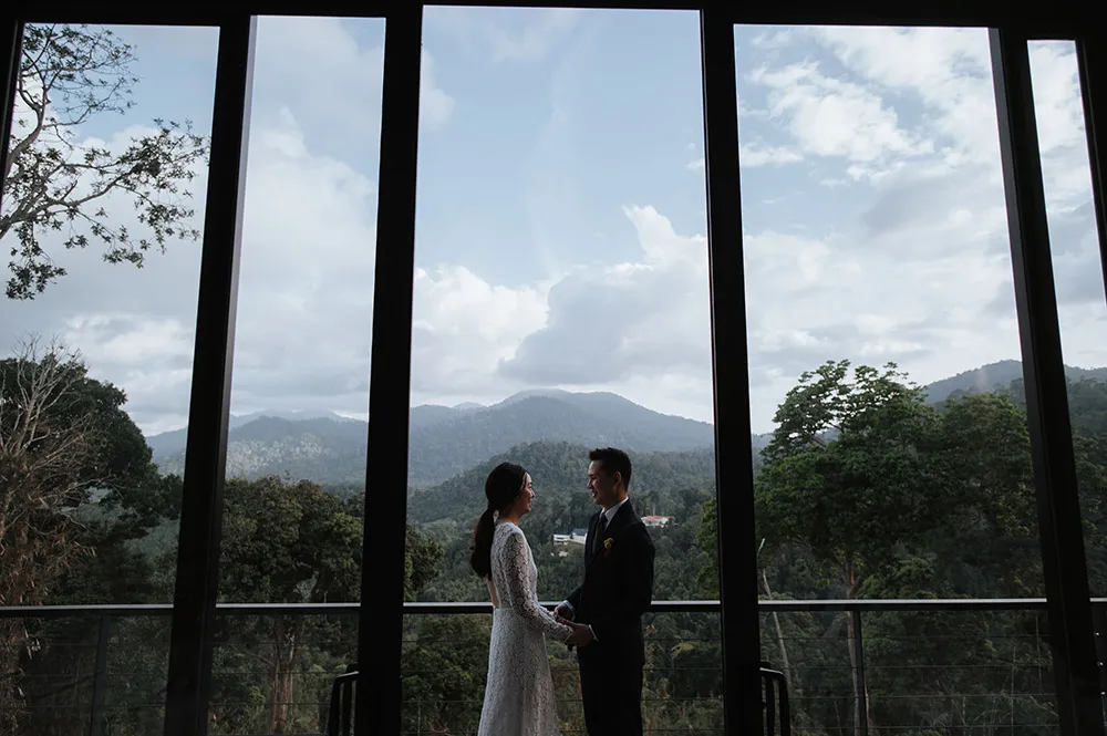 Photo by Zach Chin of Munkeat Studio. theweddingnotebook.com