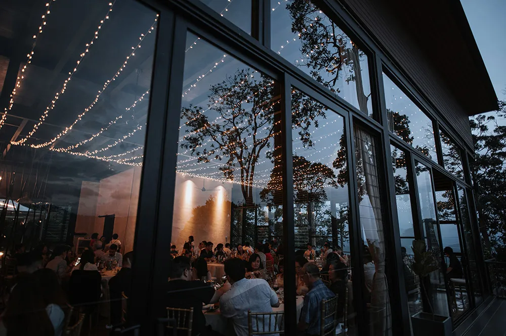 Photo by Zach Chin of Munkeat Studio. theweddingnotebook.com