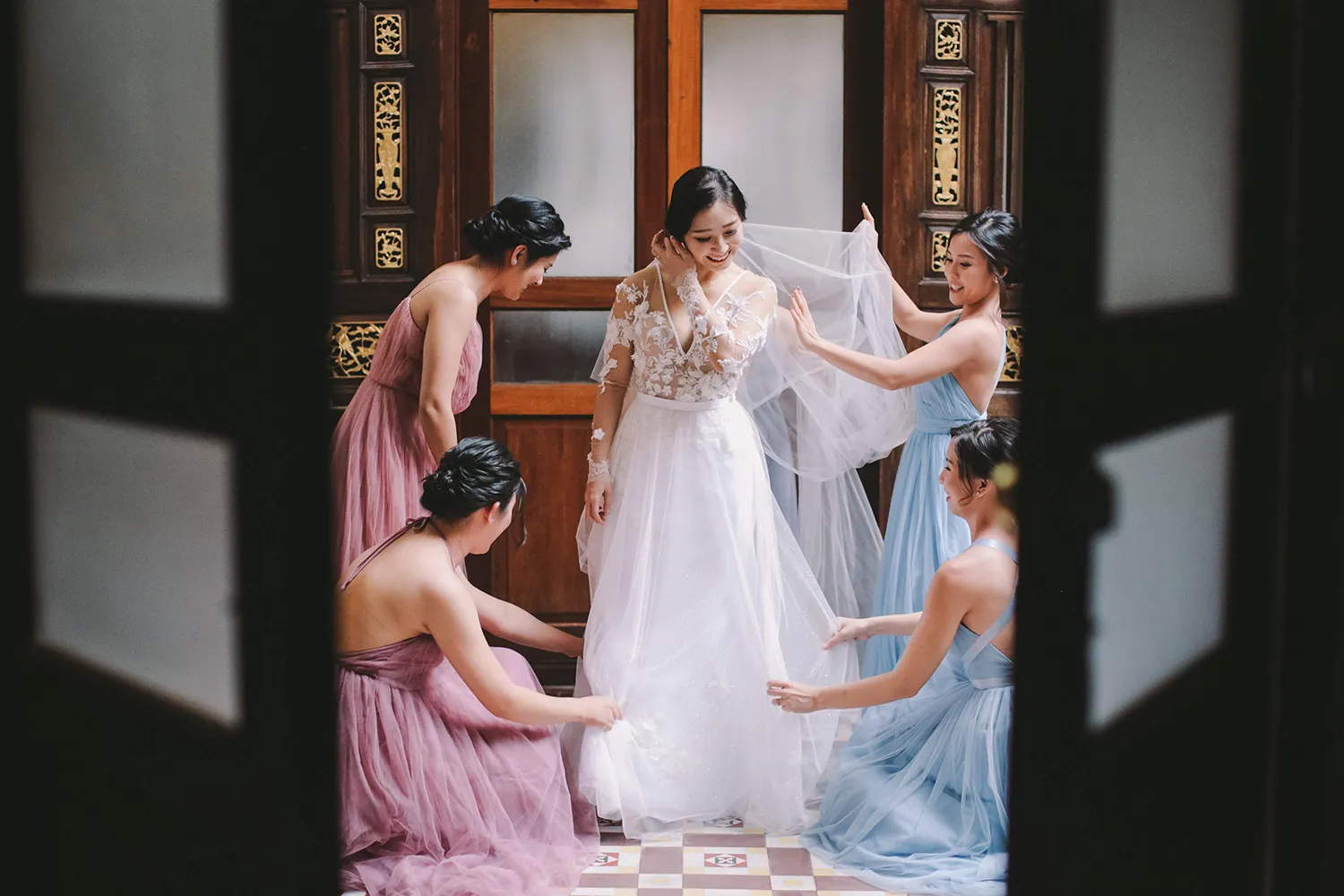 Jenny Sun Photography. theweddingnotebook.com