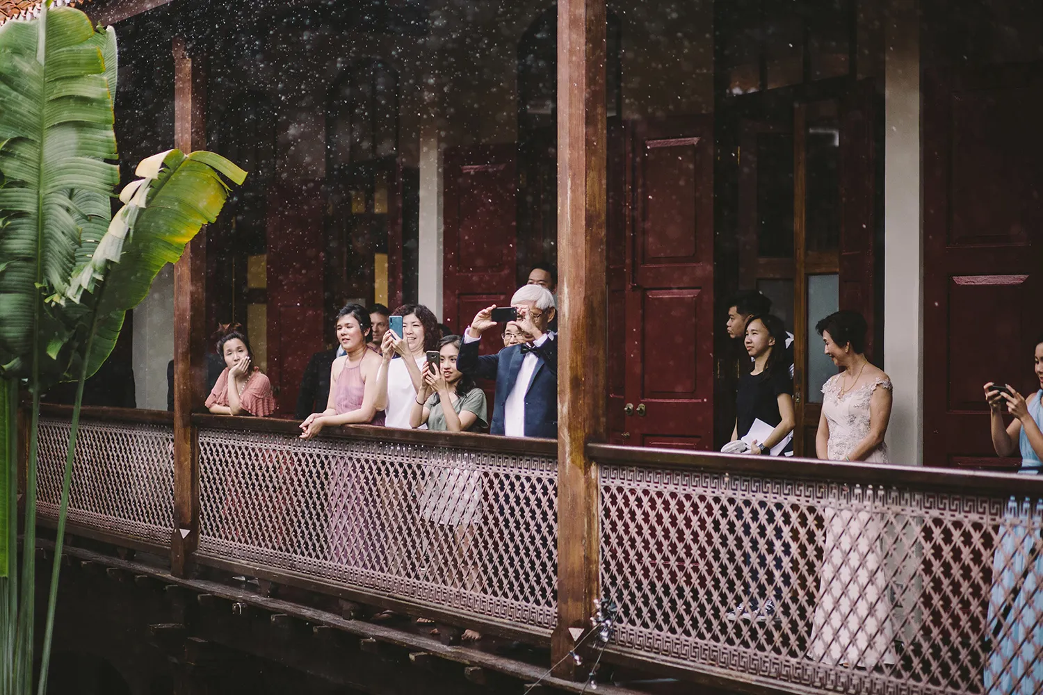 Jenny Sun Photography. theweddingnotebook.com