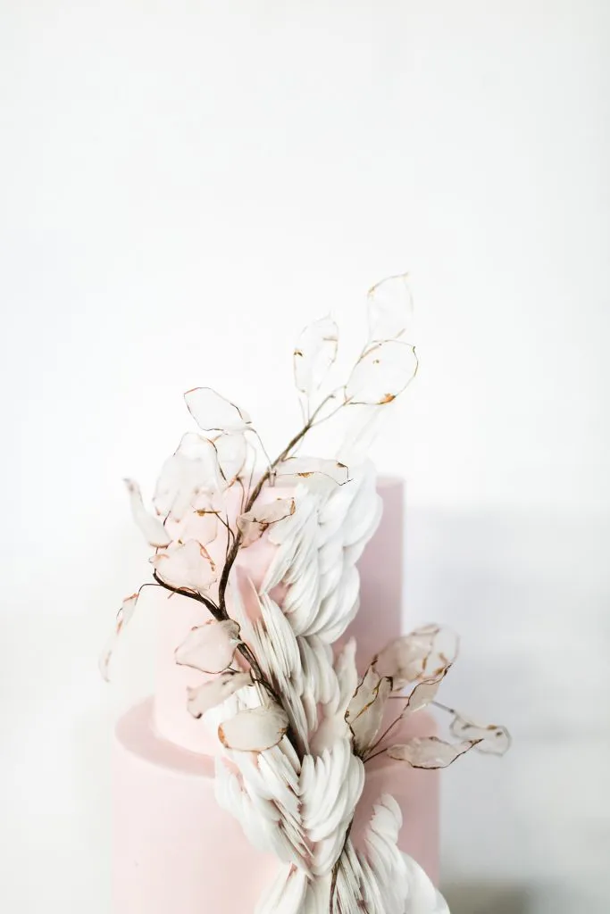 Maritha Mae Photography. Modern art wedding styled shoot. theweddingnotebook.com