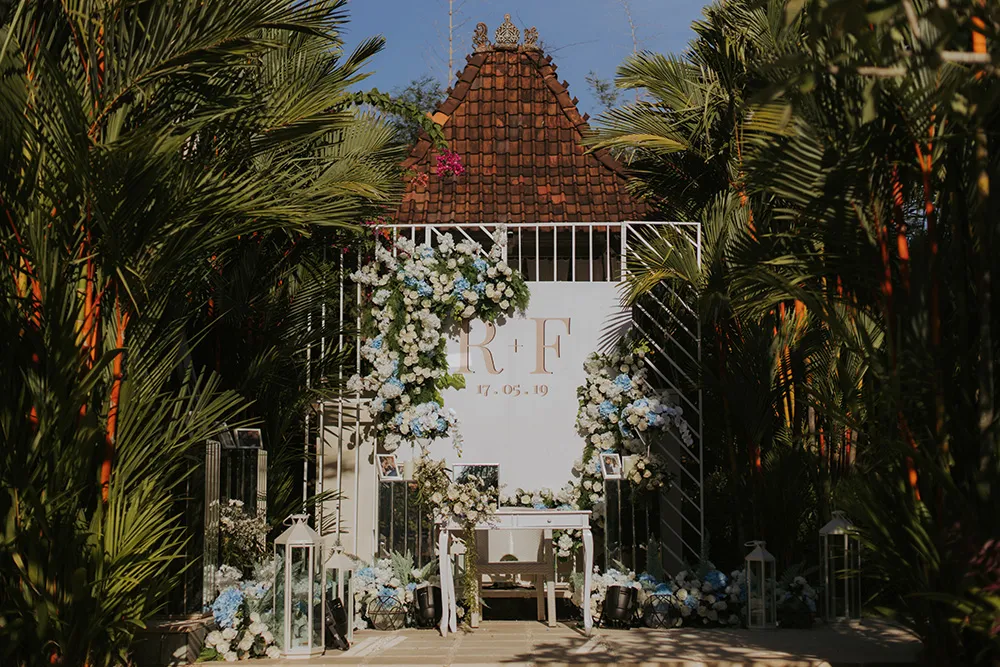 Photo by Fire Wood and Earth. theweddingnotebook.com