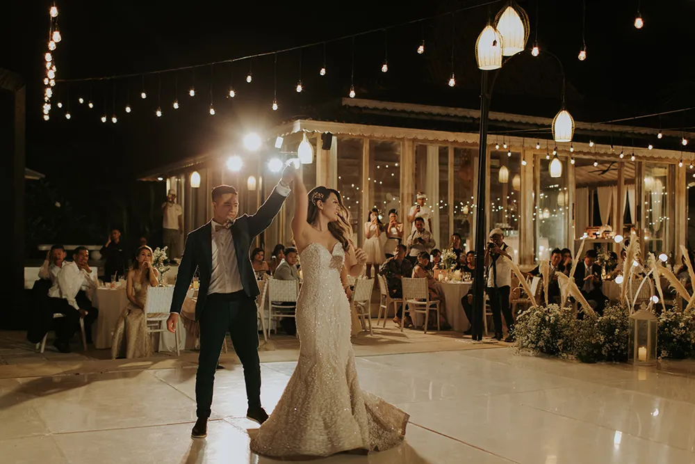 Photo by Fire Wood and Earth. theweddingnotebook.com