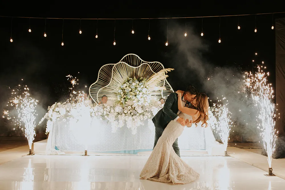 Photo by Fire Wood and Earth. theweddingnotebook.com