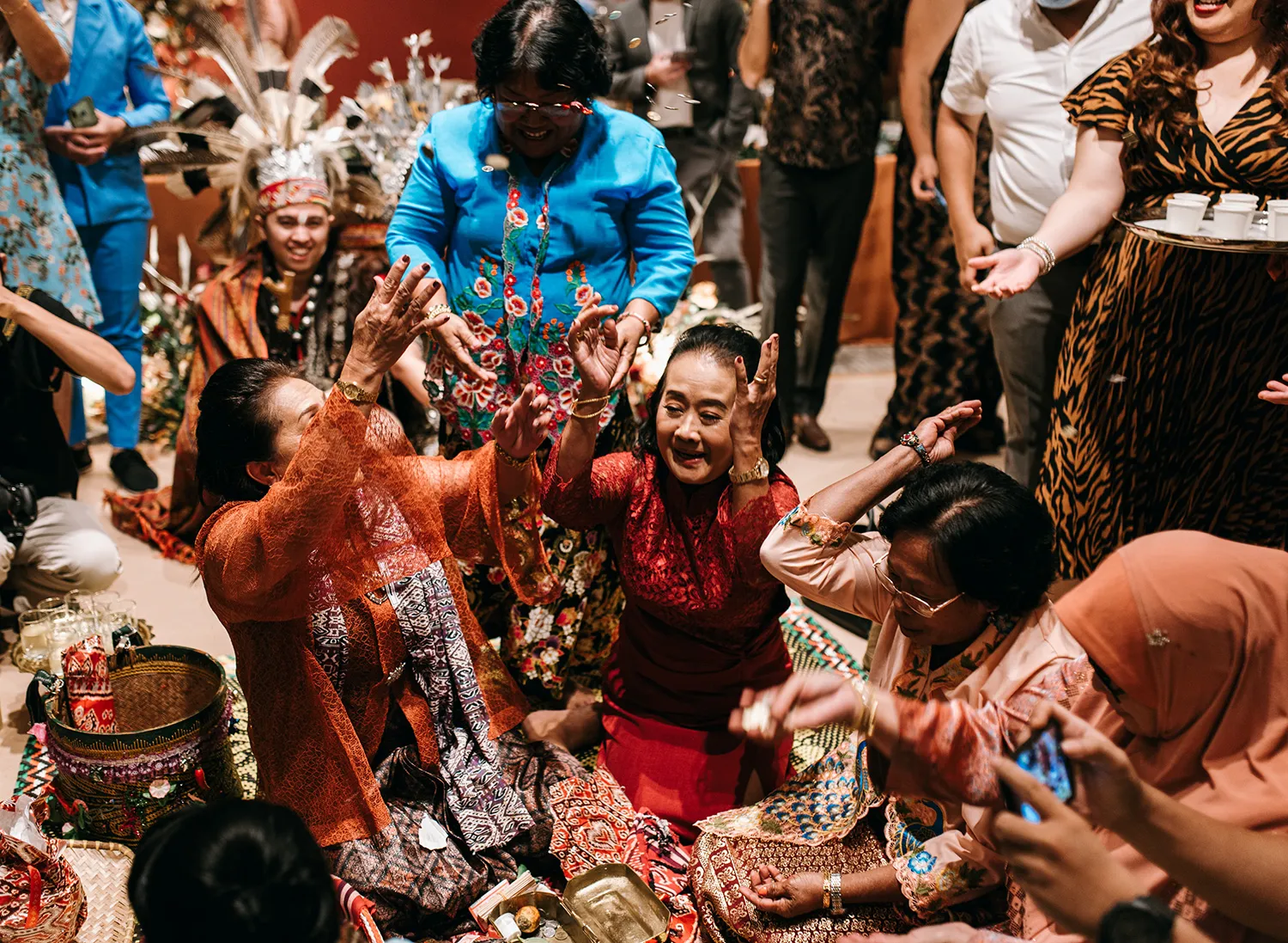 Andy Phe Photography. theweddingnotebook.com