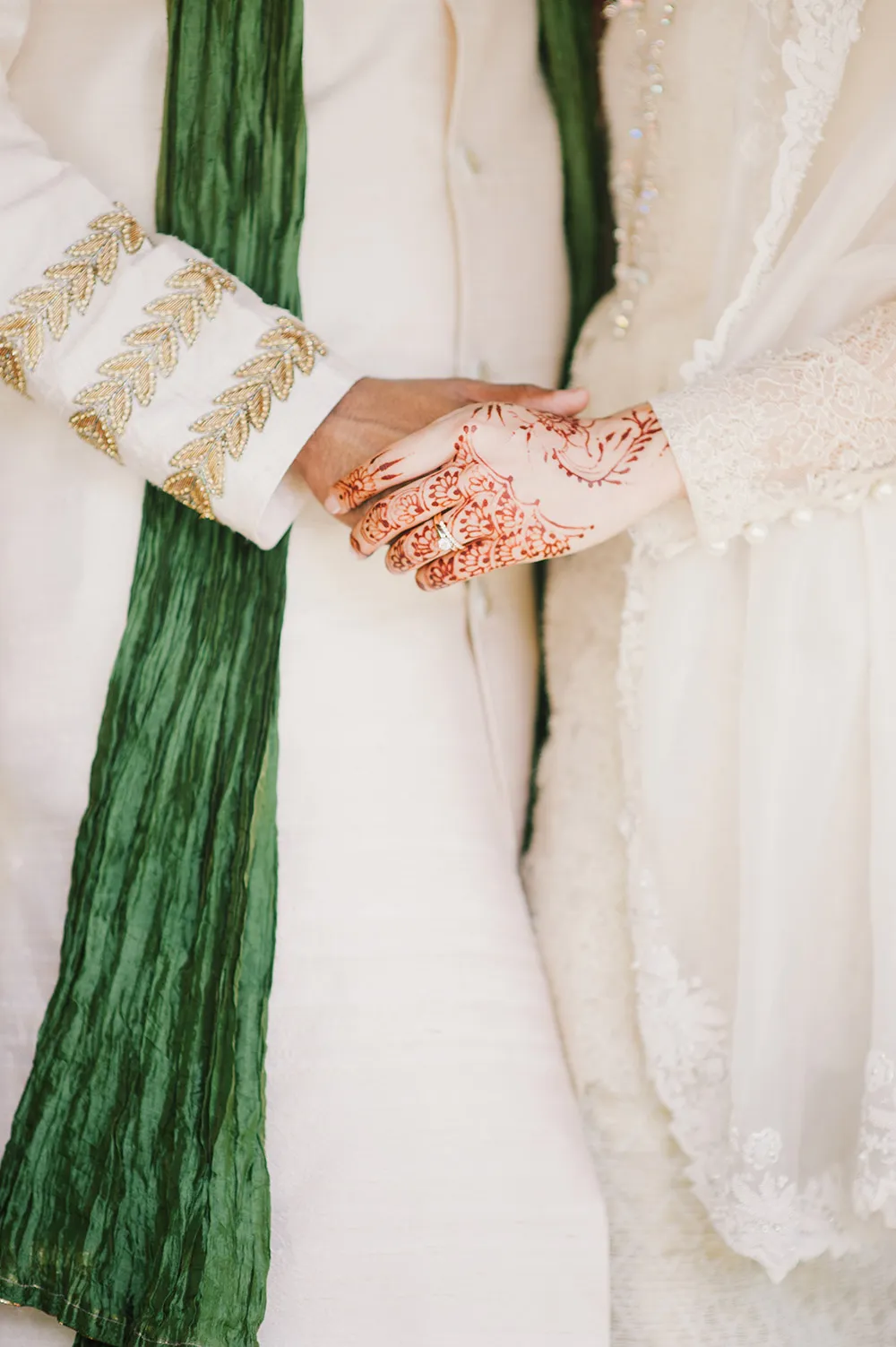 Photo by Munkeat Photography. theweddingnotebook.com