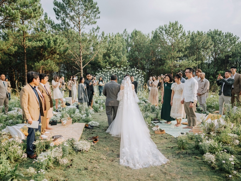 A Picnic-Style Wedding amongst the Wildflower Fields of Đà Lạt, Vietnam