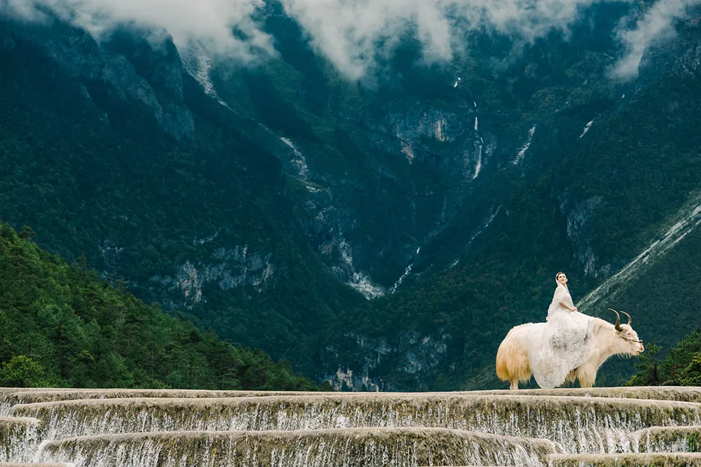 Photo by Fixer Photography. theweddingnotebook.com