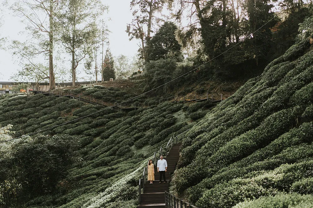 Photo by Moments by Jeremy. theweddingnotebook.com