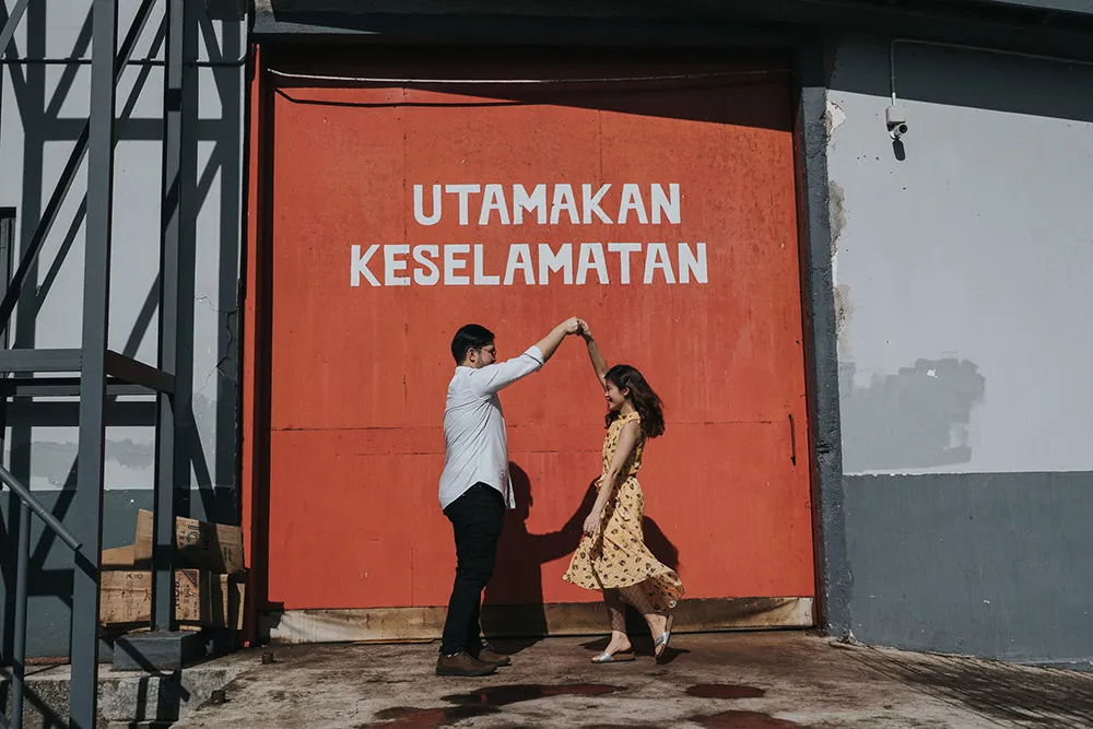 Photo by Moments by Jeremy. theweddingnotebook.com